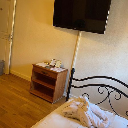 Hotel Gasthaus Schuetzen Freiburg im Breisgau Pokoj fotografie