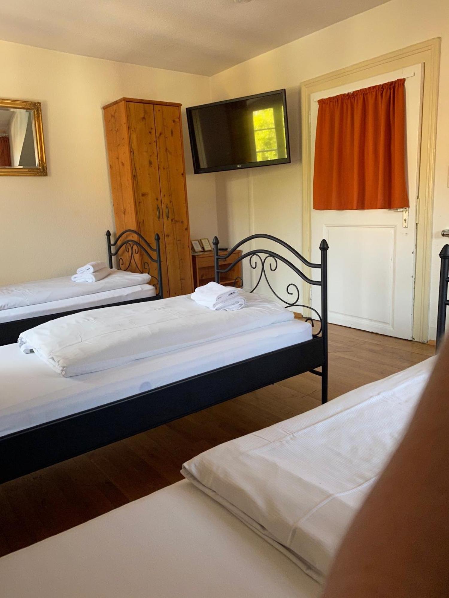 Hotel Gasthaus Schuetzen Freiburg im Breisgau Pokoj fotografie