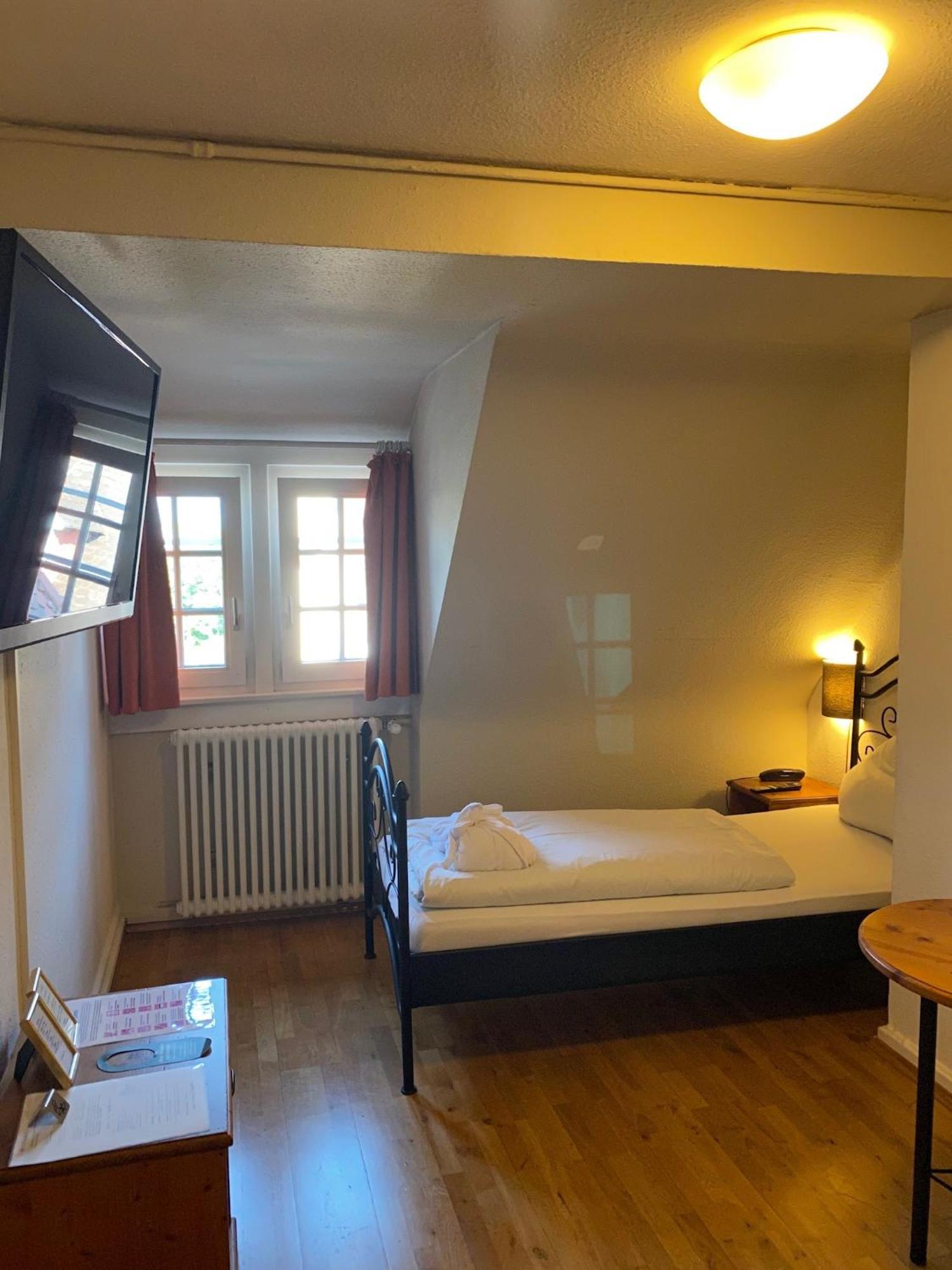 Hotel Gasthaus Schuetzen Freiburg im Breisgau Pokoj fotografie