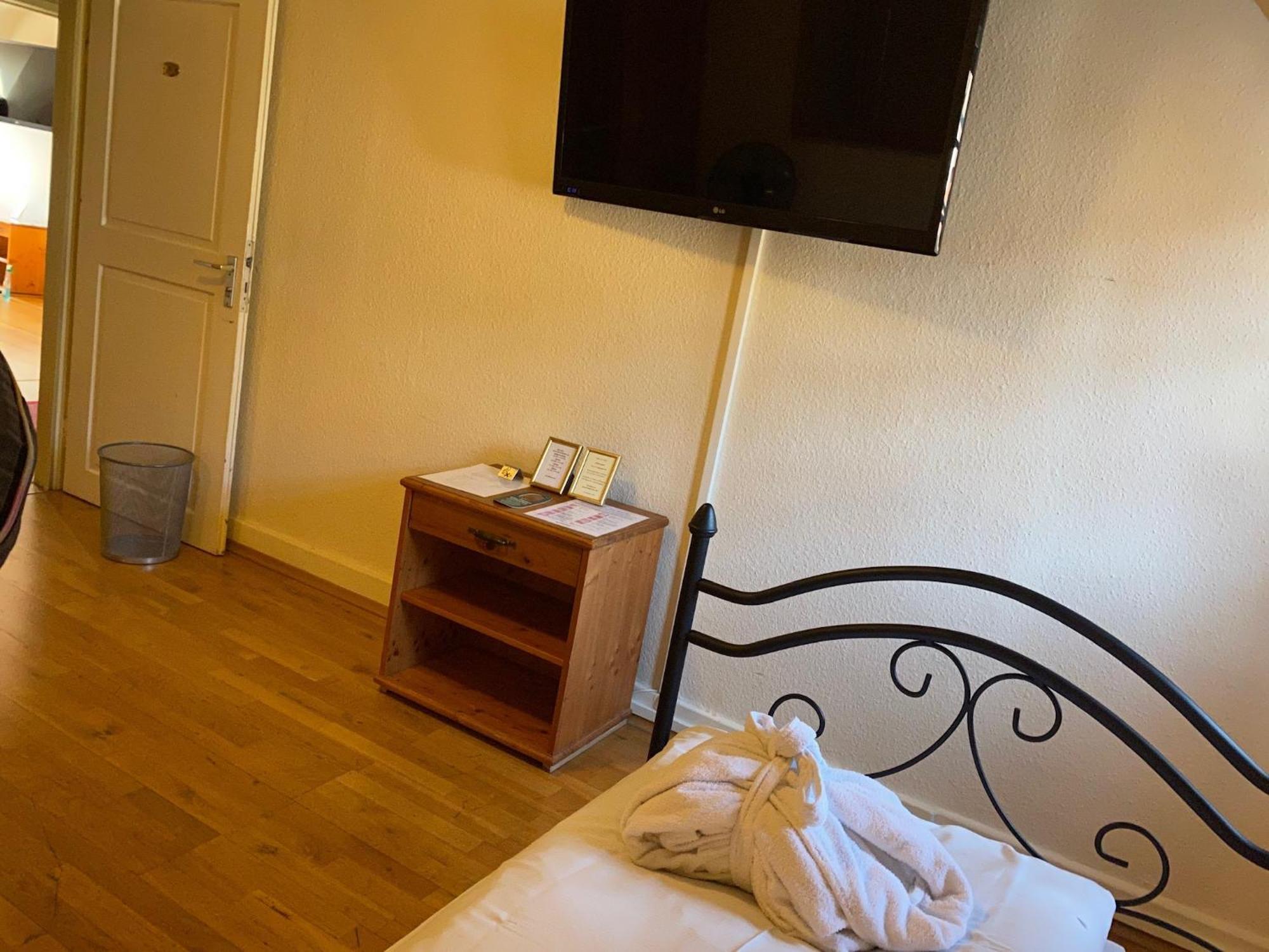Hotel Gasthaus Schuetzen Freiburg im Breisgau Pokoj fotografie